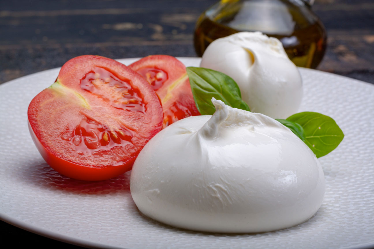 Burrata Cheese vs Mozzarella: Cheese Lover's Dilemma