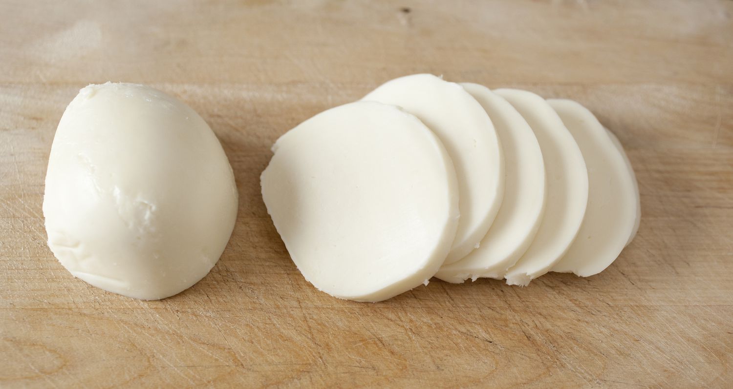 Mozzarella vs Provolone: Cheese Connoisseur's Dilemma