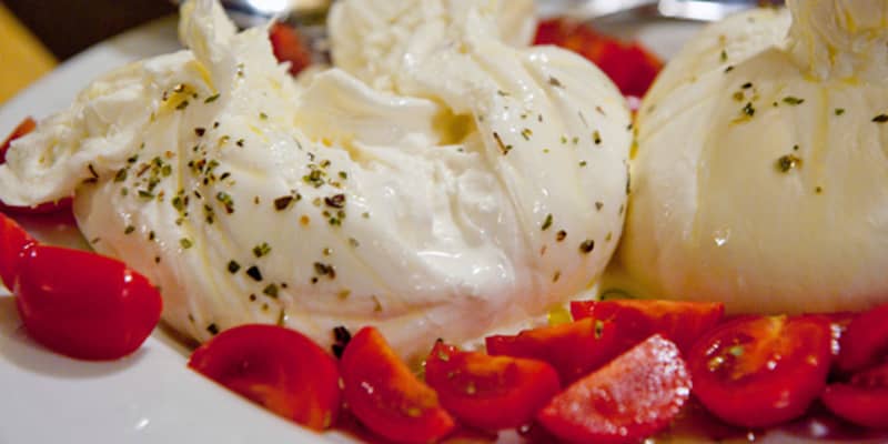 Burrata Cheese vs Mozzarella: Cheese Lover's Dilemma